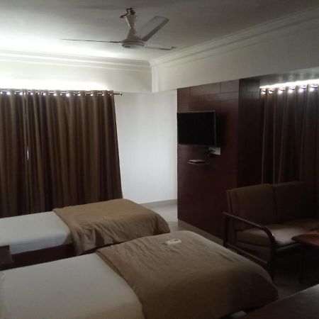 Hotel Apex Ahmedabad Bagian luar foto