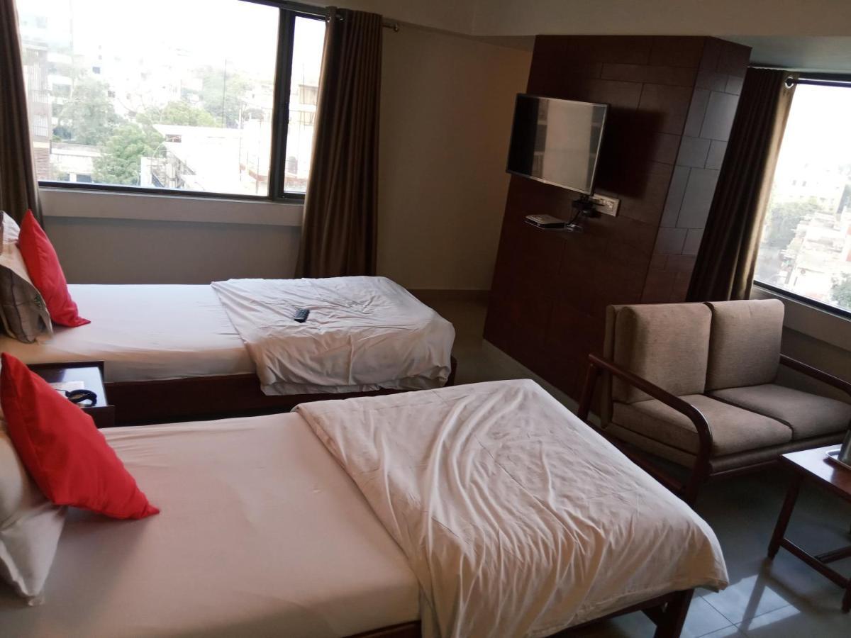 Hotel Apex Ahmedabad Bagian luar foto