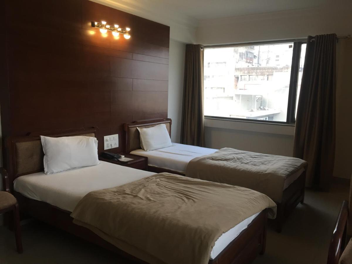 Hotel Apex Ahmedabad Bagian luar foto