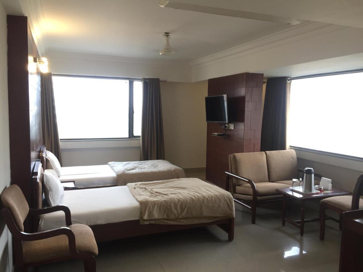 Hotel Apex Ahmedabad Bagian luar foto