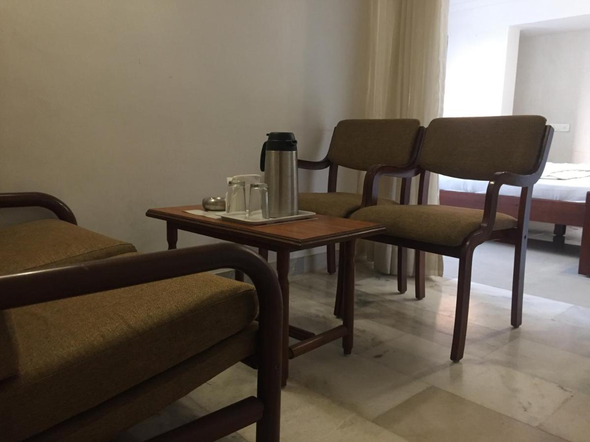 Hotel Apex Ahmedabad Bagian luar foto