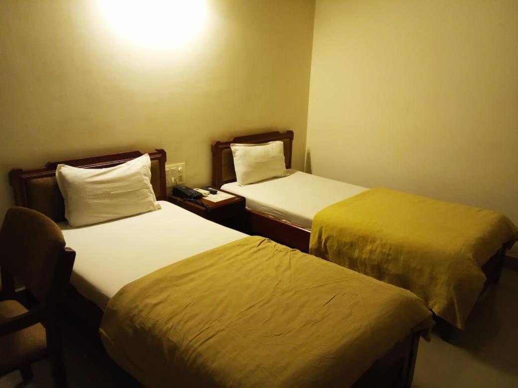 Hotel Apex Ahmedabad Bagian luar foto