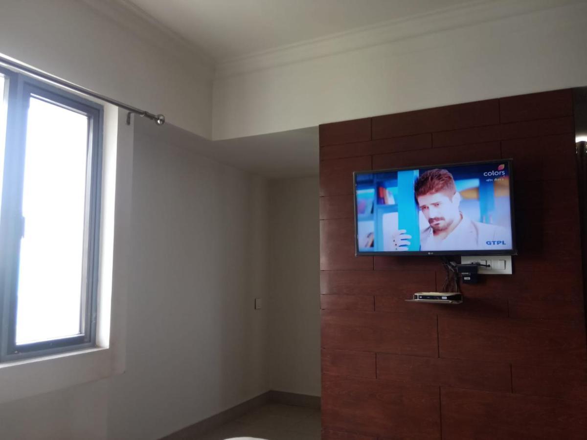 Hotel Apex Ahmedabad Bagian luar foto