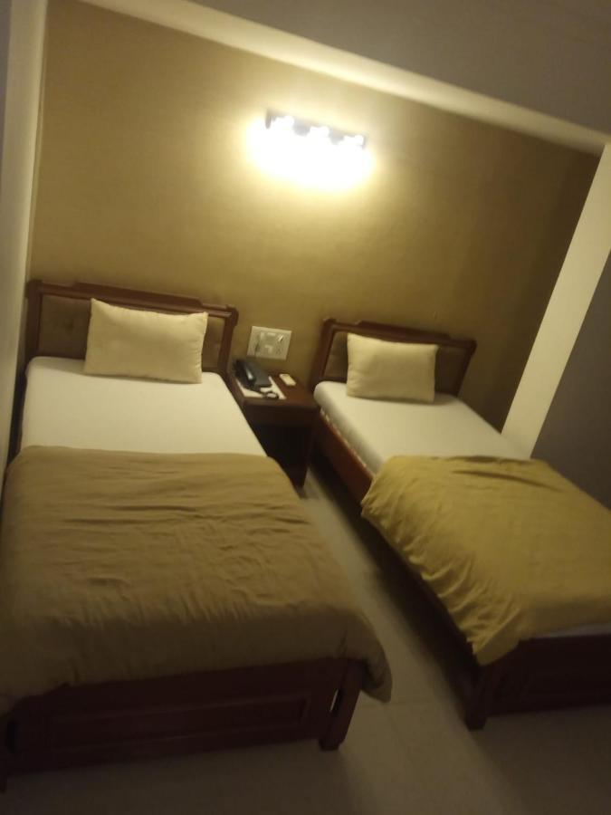 Hotel Apex Ahmedabad Bagian luar foto