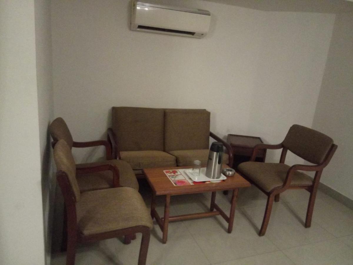 Hotel Apex Ahmedabad Bagian luar foto