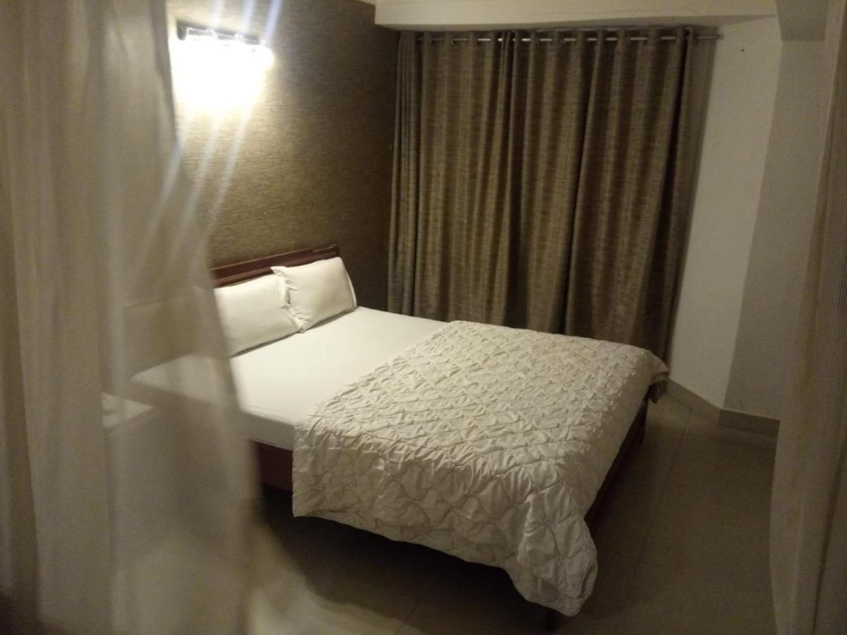 Hotel Apex Ahmedabad Bagian luar foto