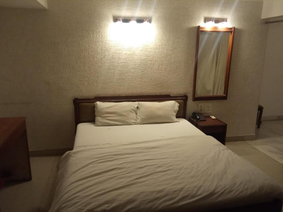 Hotel Apex Ahmedabad Bagian luar foto