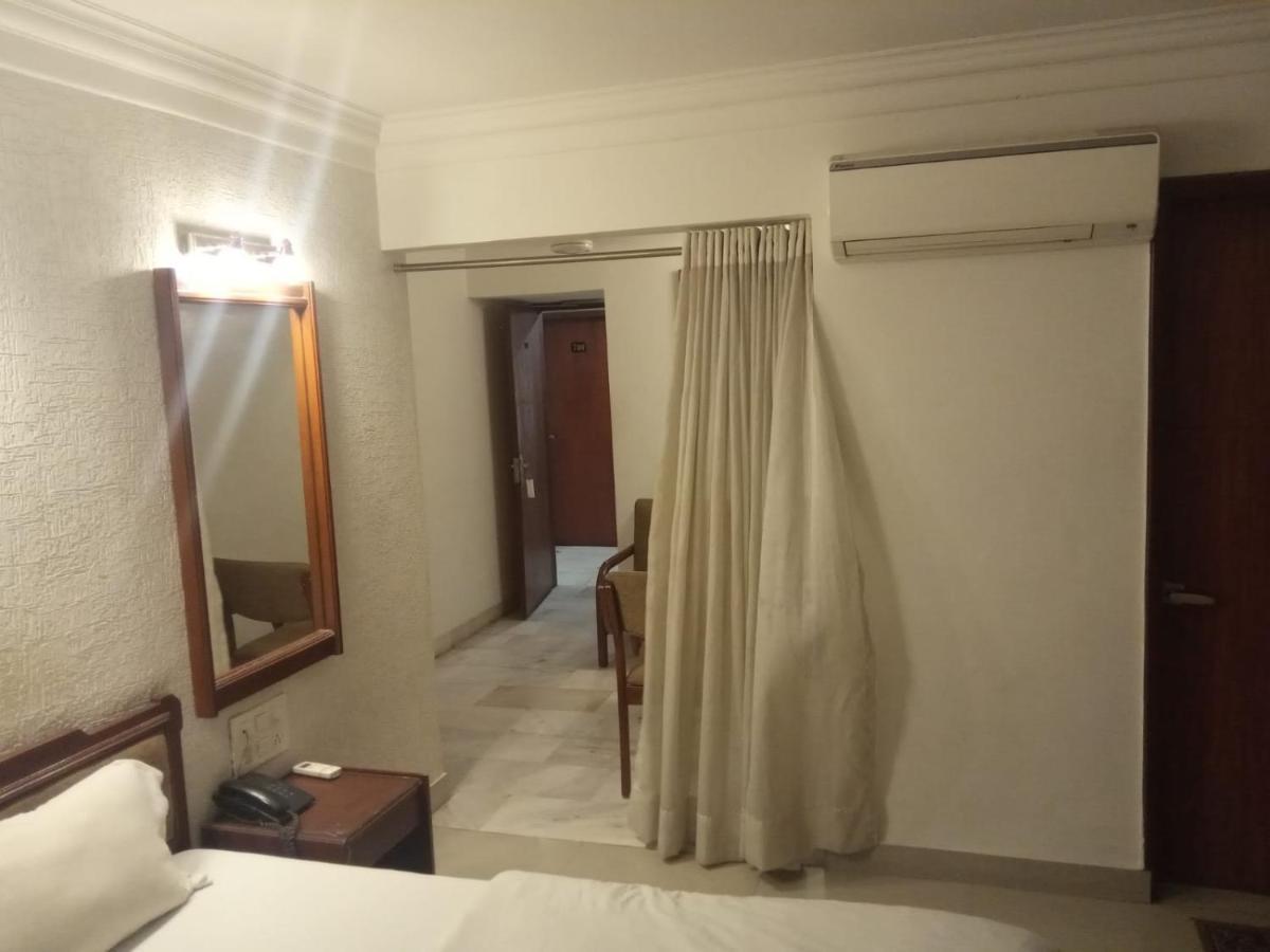 Hotel Apex Ahmedabad Bagian luar foto