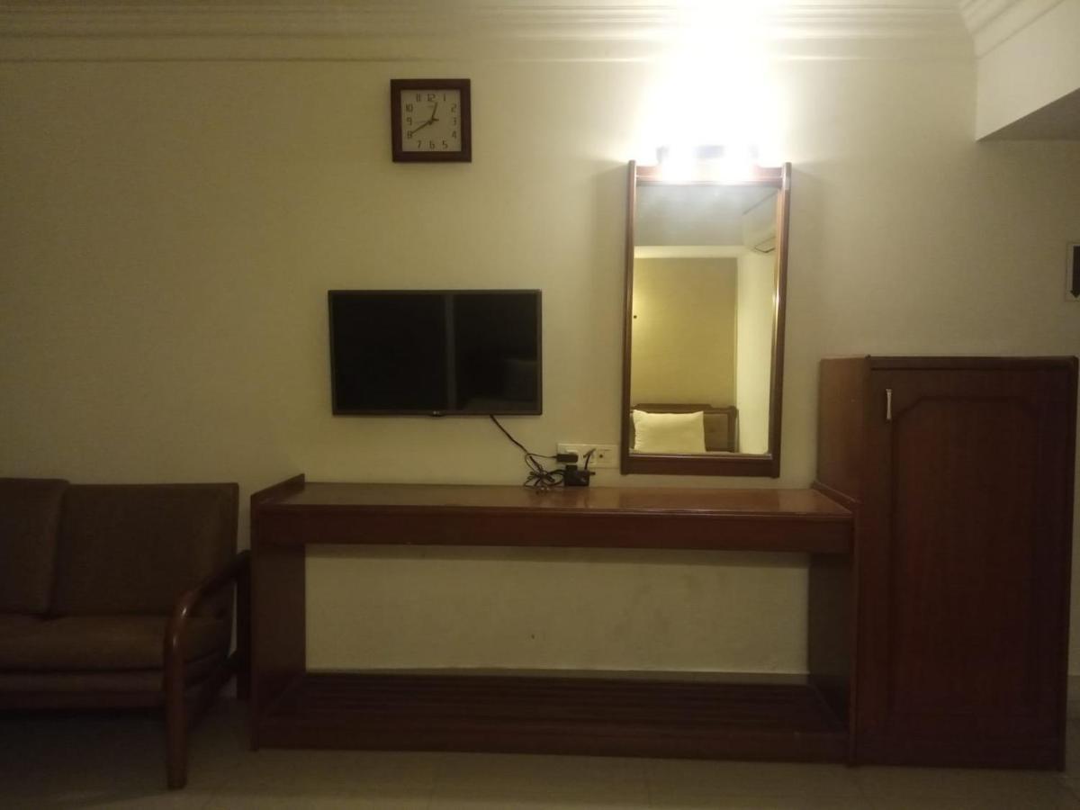 Hotel Apex Ahmedabad Bagian luar foto
