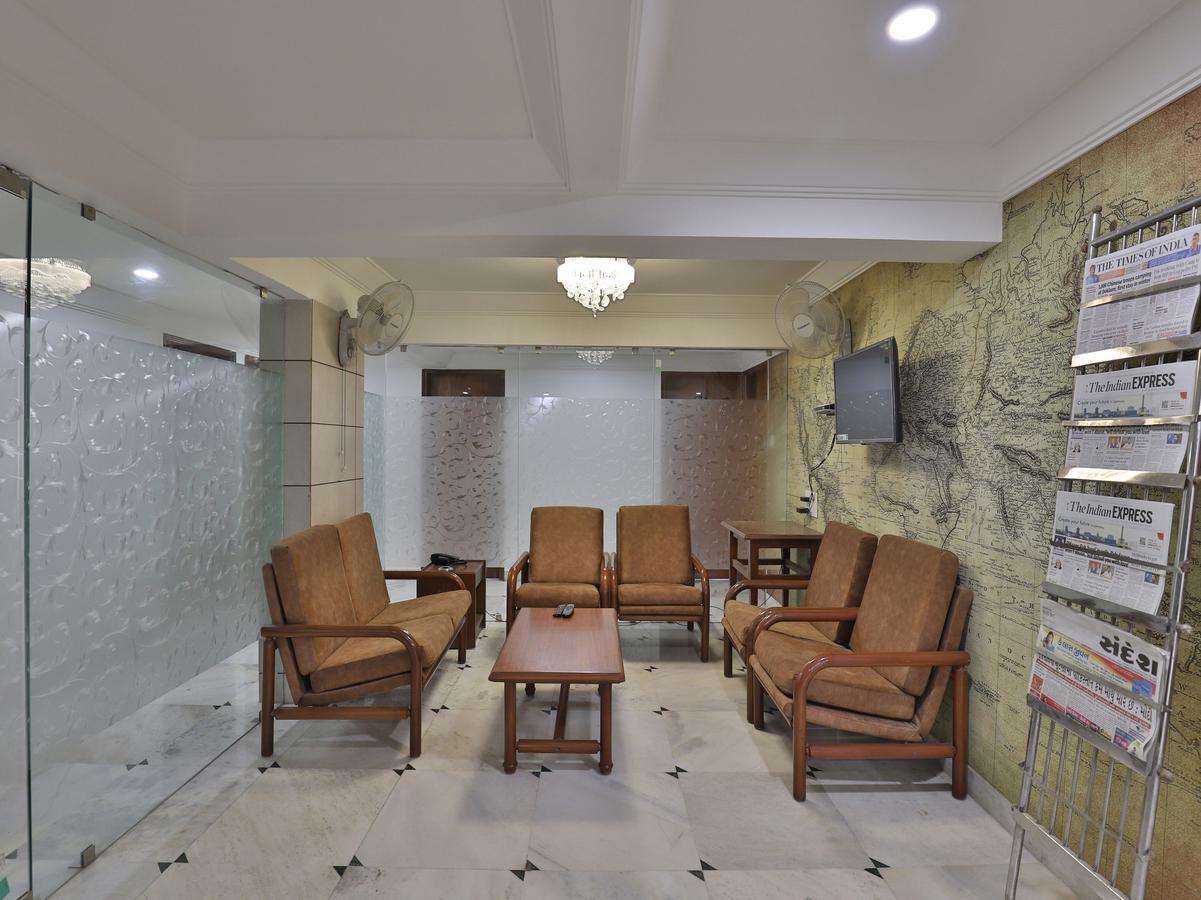 Hotel Apex Ahmedabad Bagian luar foto